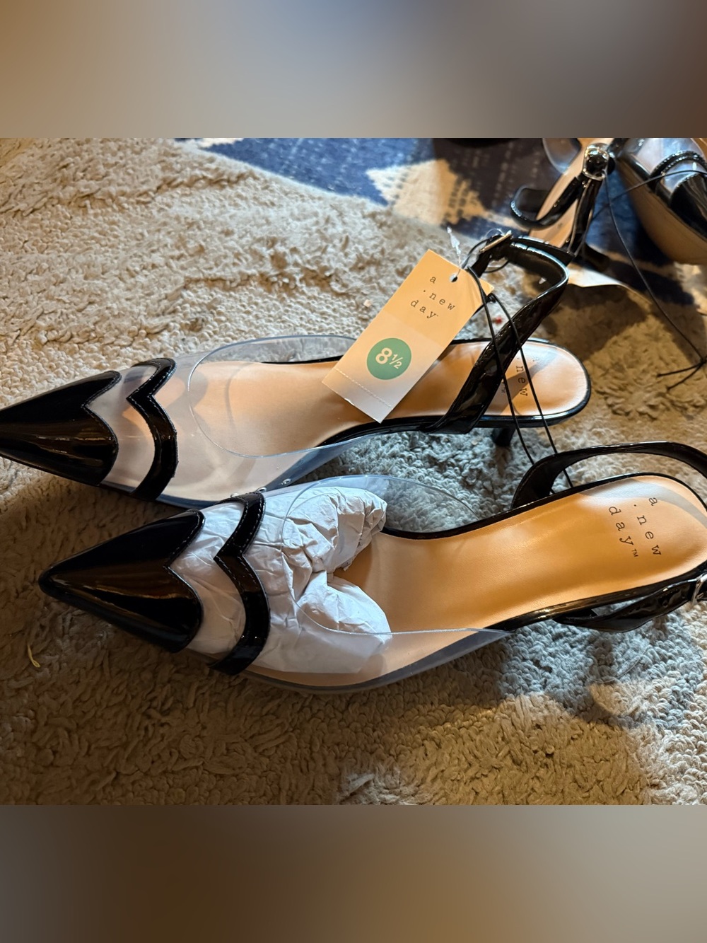 a new day Elenor heart front heels black
